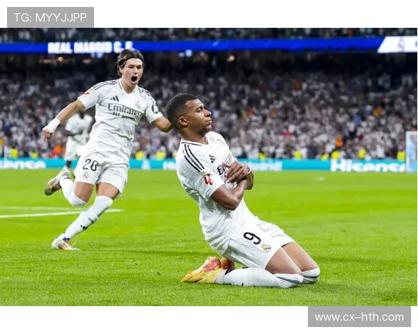 维尼修斯下底传中精准如刃，皇马前场获得致命机会