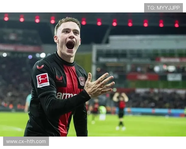 拜仁左路倒三角回传为前锋创造良机