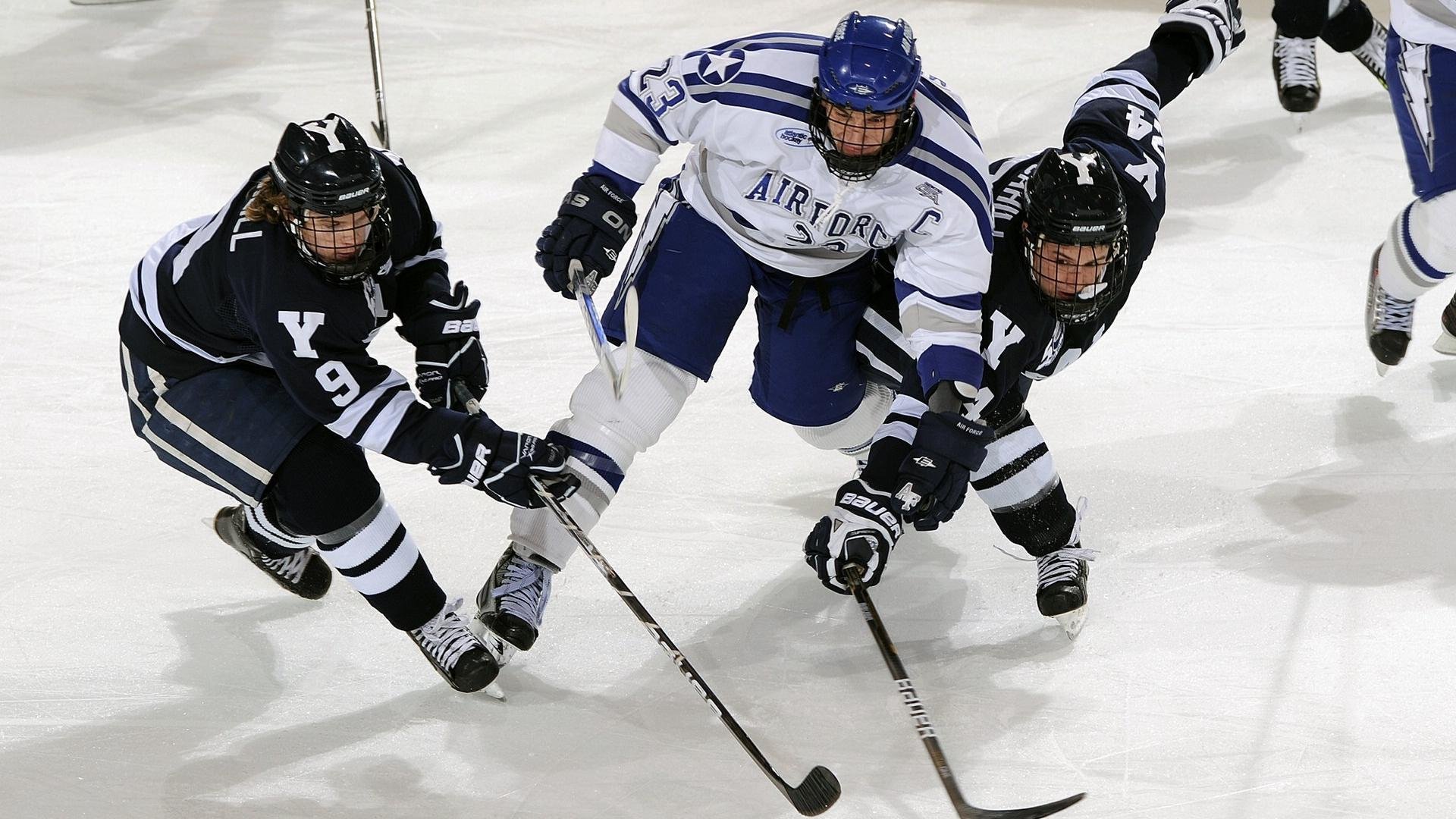 “爱心救护车马拉松护跑队” 医护志愿者为赛事保驾护航
